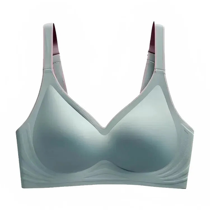Desenvolvido com um tecido incrivelmente macio e delicado que não deixa marcas indesejadas nas roupas, o Sutiã Slim Comfort é um verdadeiro aliado do bem-estar. A presença de silicone interno molda os seios. Suas alças, além de extremamente macias, são ajustáveis, garantindo sustentação sem sacrificar o conforto dos ombros. O bojo removível e o fecho regulável oferecem um ajuste personalizado, enquanto as abas laterais largas suavizam a silhueta e escondem as gordurinhas do flanco.