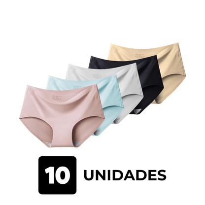 Imagem de cinco calcinhas sem costura da Cygnuss em diferentes cores: rosa, azul claro, branco, preto e bege, sobre fundo transparente. A composição representa um kit com 10 unidades, destacando a variedade de cores e o conforto das peças. 
