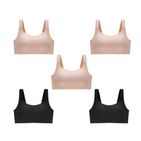 3 Nudes | 2 Pretos